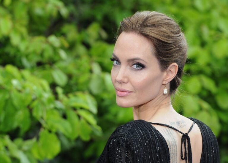 Анджеліна Джолі на BBC викорінює фейкові новини
