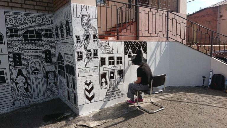 Хто малює мурали в Бахмуті: розмова з художницею Машею Вишедською