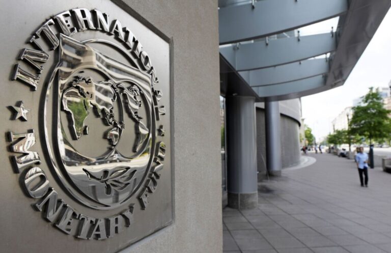 Україна хоче отримати 15-20 млрд доларів кредиту від МВФ