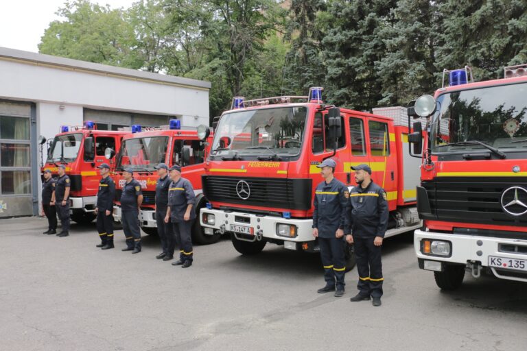 Німецькі рятувальники передали харківським колегам чотири пожежні автомобілі Mercedes