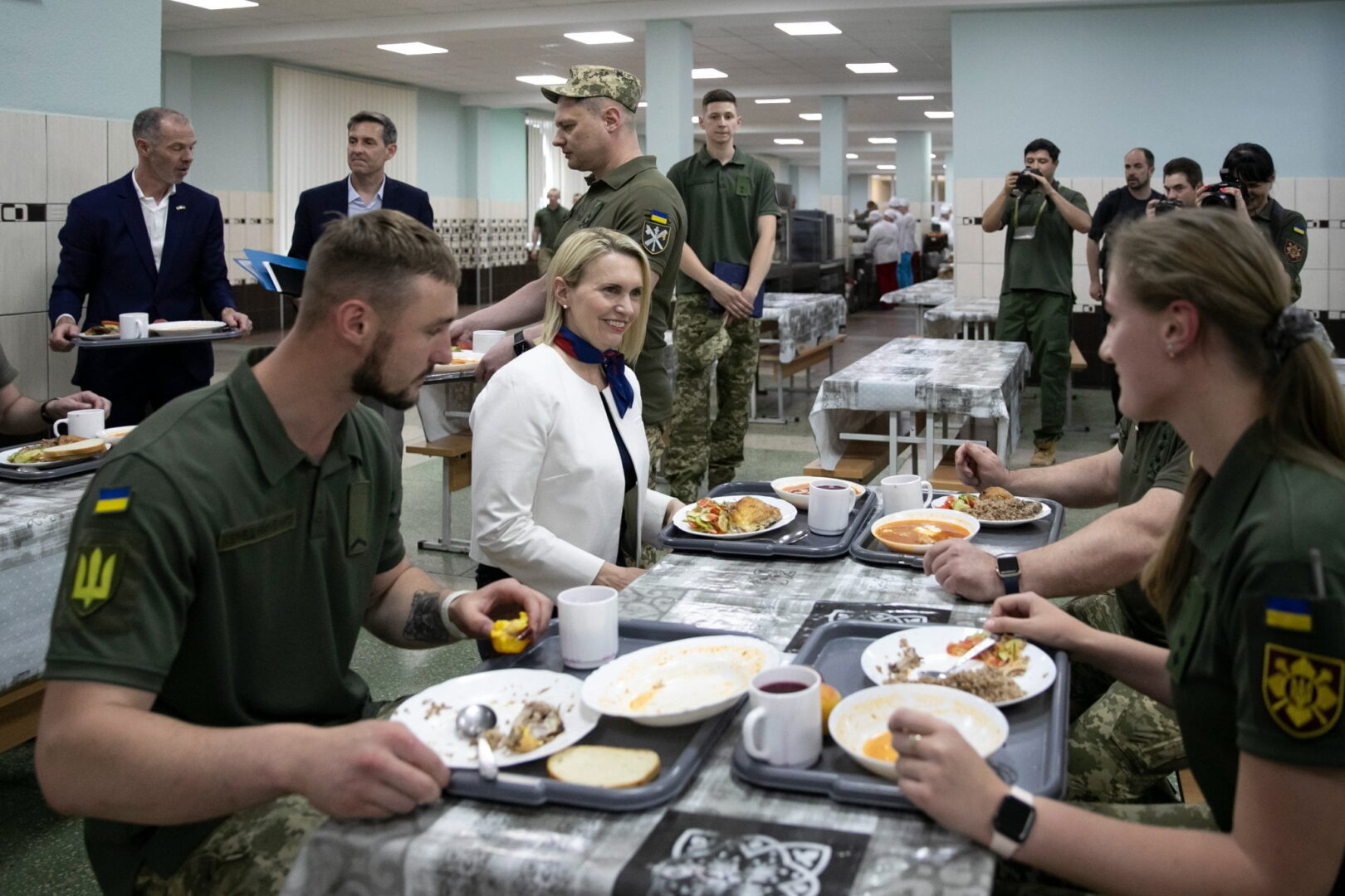посол сша обідає з українськими військовими