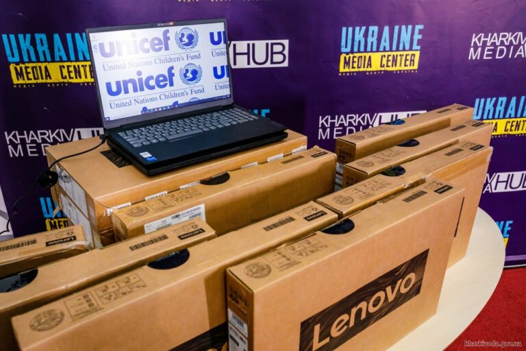 Kharkiv Teachers Receive 500 Laptops