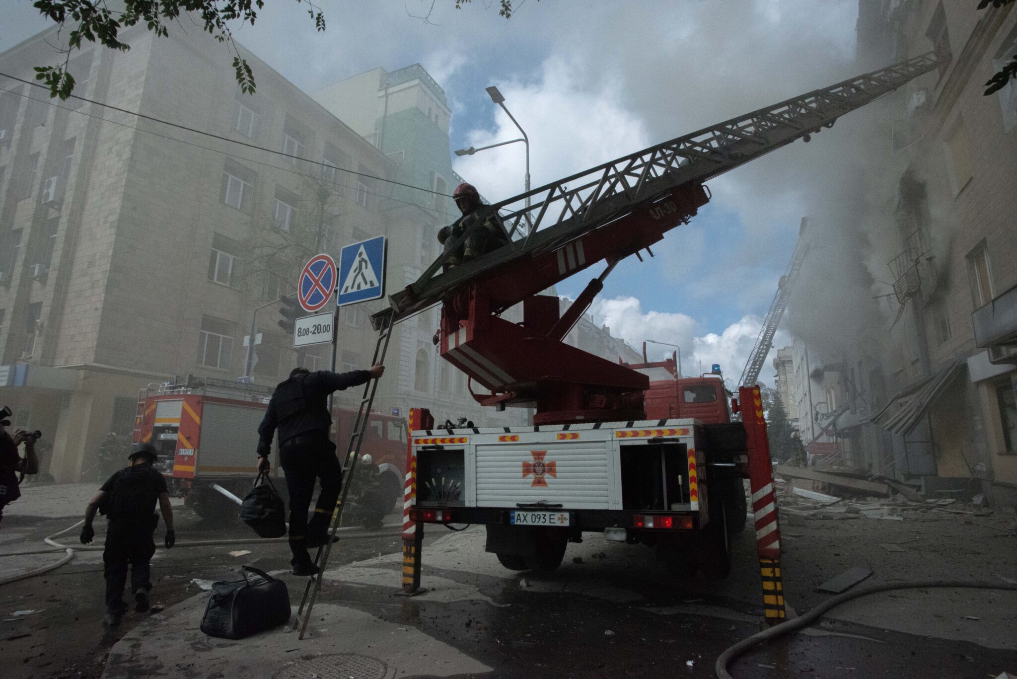 Russian Army Destroyed A High-rise Building In Kharkiv City Center — Photo