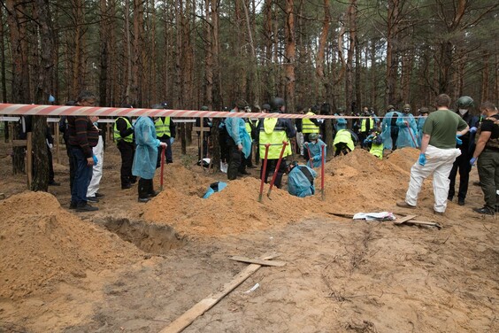 Kharkiv Governor: Exhumation of Bodies from Mass Grave in Izium Continues