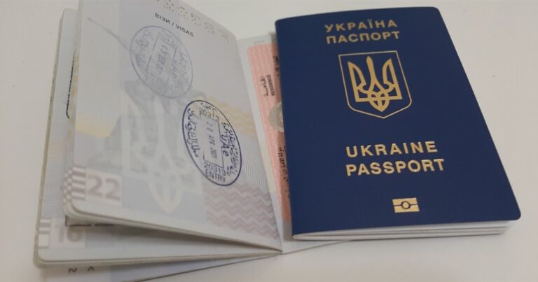 Відзавтра в Берліні українці зможуть оформлювати паспорти поза посольством