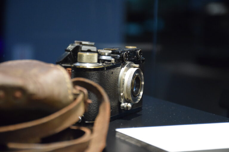 У Києві відкрилася виставка «Leica, що бачила Голодомор» — фото