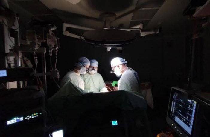 Українські хірурги провели операцію на серці під час екстреного вимкнення світла