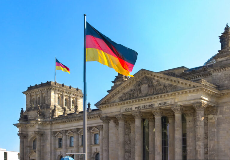 Маніпуляція: В Німеччині вимагають повернути допомогу