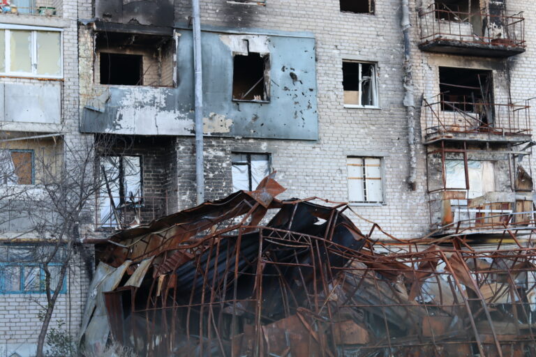 Харківська міськрада заплатила понад 7 мільйонів за обстеження стану багатоповерхівок після обстрілів