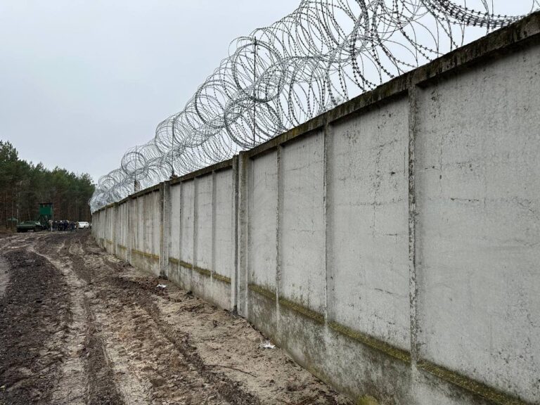 Україна будує на кордоні з Білоруссю стіну