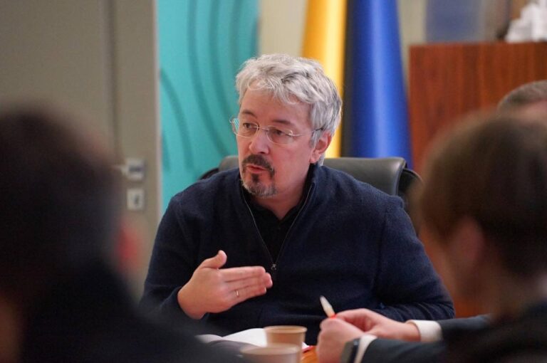 Українці вимагають звільнити міністра культури Ткаченка