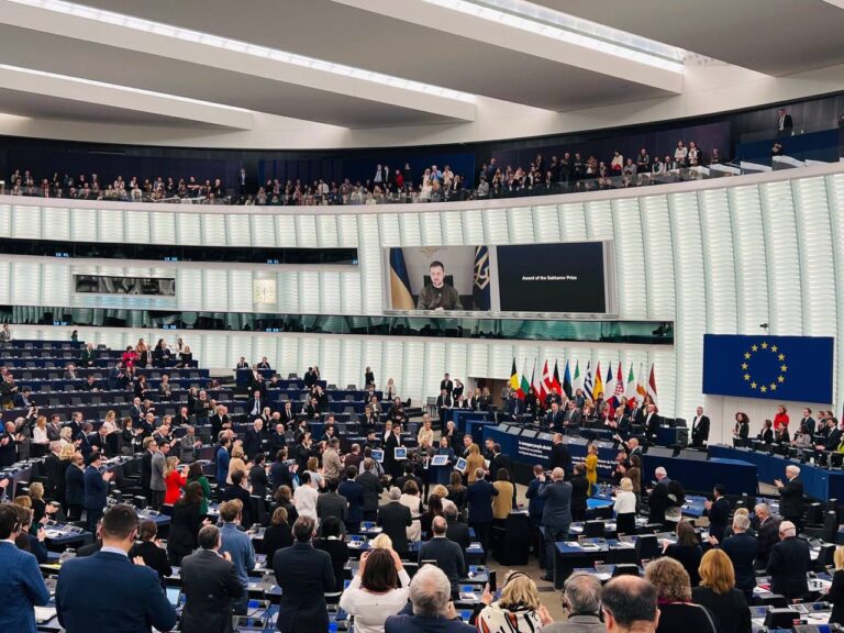 Європарламент вручив премію Сахарова представникам українського народу