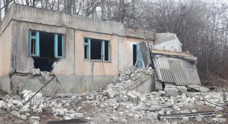 Війська РФ обстріляли Вовчанськ: один чоловік загинув, поранено жінку