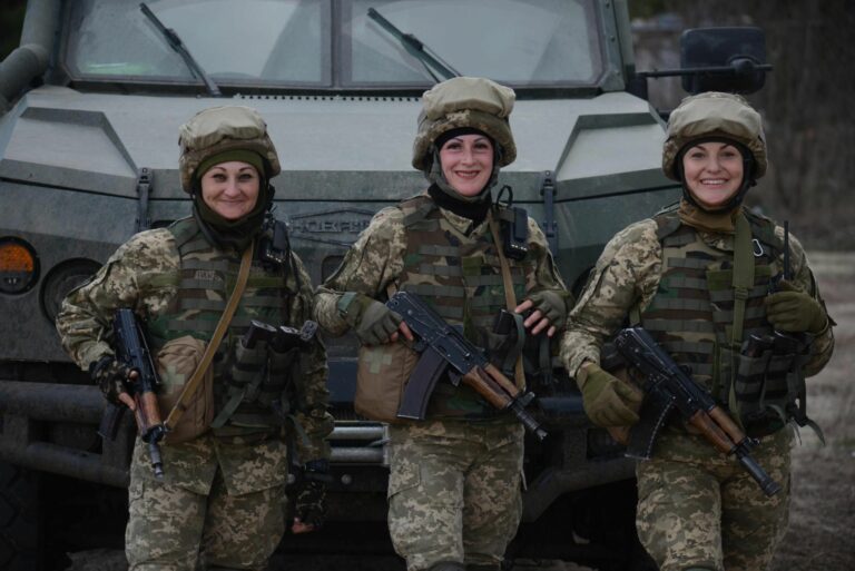 Міноборони готують партію нових зразків літньої жіночої військової форми