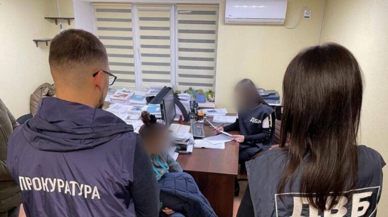 Довічне ув’язнення загрожує експоліцейській на Харківщині, яка працювала на РФ