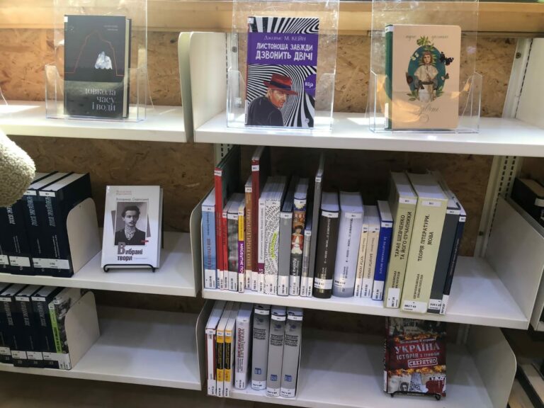 У Центральній бібліотеці Будапешта відкрили «Українську книжкову поличку»