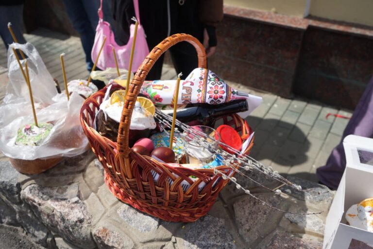 Easter Amidst the War: Churches and Holiday Pastry in Kharkiv