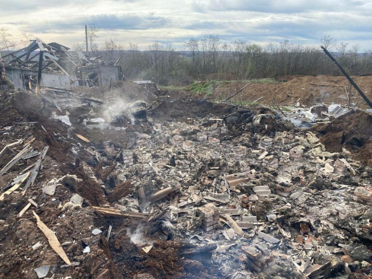 Війська РФ ударили по Вовчанську з авіації 18 квітня: двоє поранених