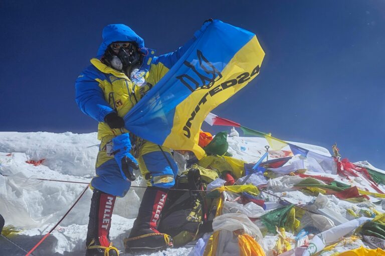 Харків’янин Валентин Сипавін піднявся на Еверест із українським прапором