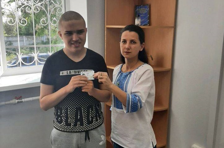 Сину загиблого письменника Вакуленка видали паспорт громадянина України