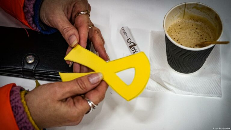 Активісти «Жовтої стрічки» закликають зривати георгіївські стрічки на ТОТ