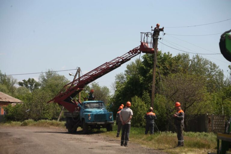 Жителям села Степове повернули електропостачання