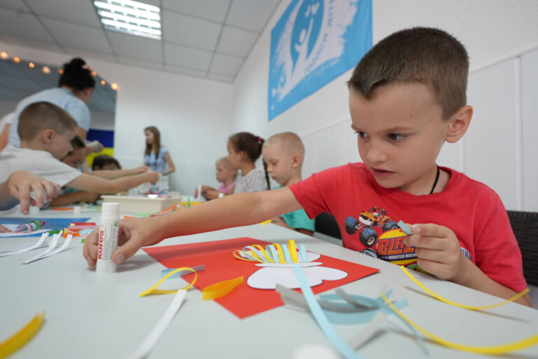 Сміливі діти: в Україні запустили кампанію для підтримки дітей в укриттях