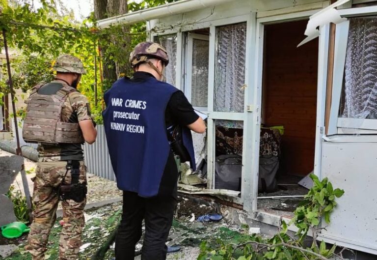 Прокурори розслідують загибель мешканки Куп’янська від російського обстрілу
