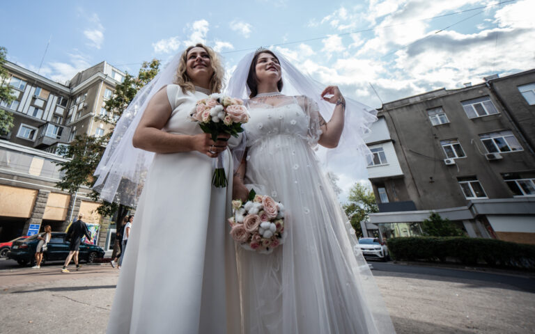 У рамках ХарківПрайд 2023 зіграли лесбійське весілля