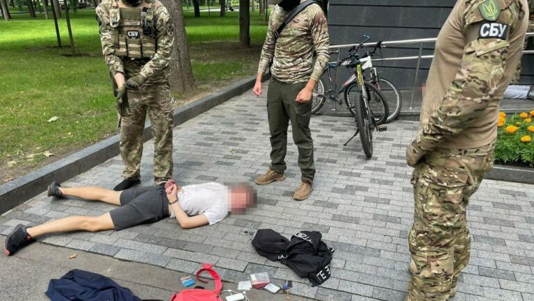 У Харкові «на гарячому» спіймали групу коригувальників, яка наводила удари РФ по місту