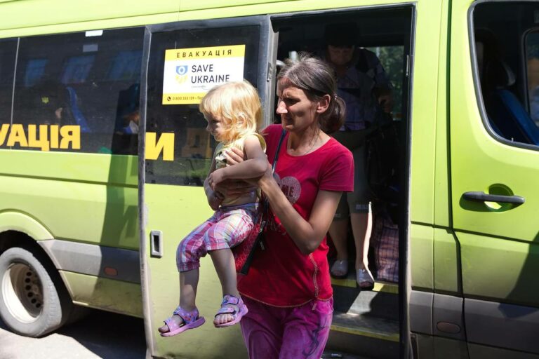 436 People, Including 128 Children, Evacuated from Kupyansk District