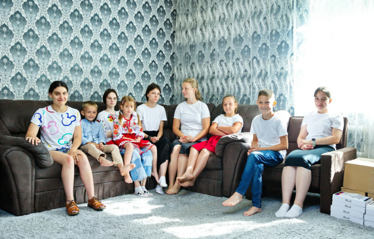 80 багатодітних родин Харківщини отримали допомогу від Фундації Зеленської