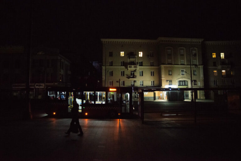 У міськраді пояснили, чому вуличне освітлення в Харкові вимикають раніше