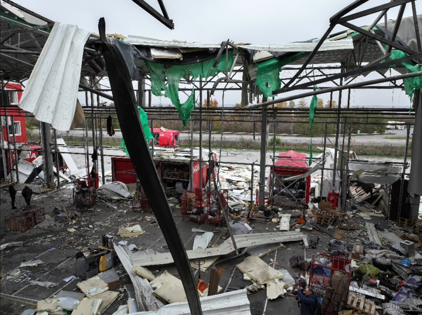 Зруйнований, внаслідок російської атаки  термінал Фото: Нова пошта