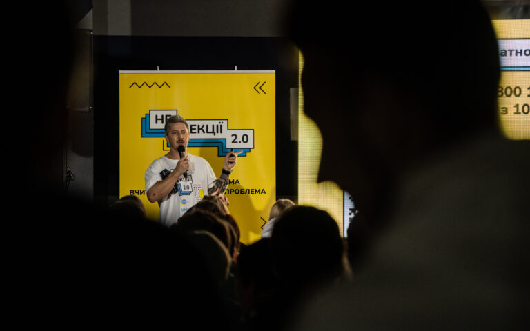 Телеведучий Олександр Педан провів у Харкові «НеЛекції» з мінної безпеки, психічного і фізичного здоров’я – фото