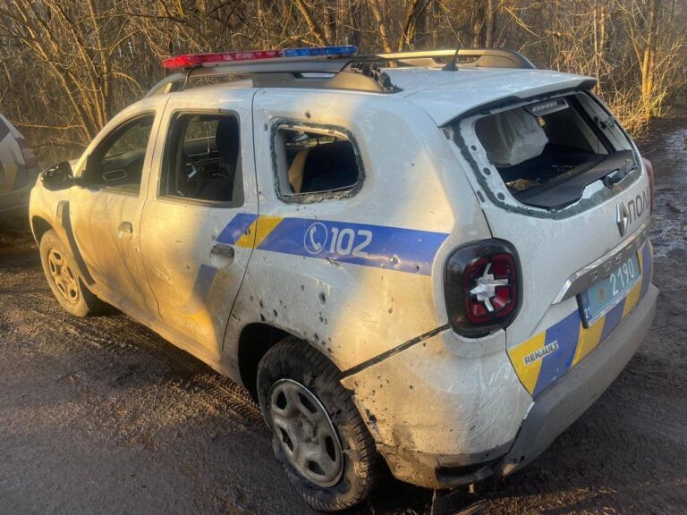 Росіяни з безпілотника обстріляли авто поліціянтів на Харківщині