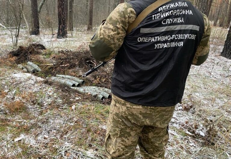 На Харківщині прикордонники знайшли російський схрон з боєприпасами