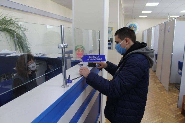 На Харківщині Державна міграційна служба ввела графіки роботи відділів