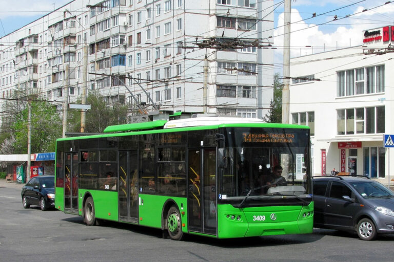 У Харкові на Нових Будинках тролейбуси змінять маршрут через аварію