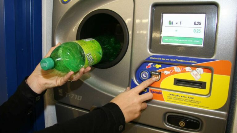 У Харкові жителі пропонують встановити автомати для прийому пластику