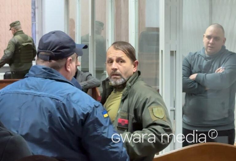 Перед судом над ексначальником СБУ Харківщини Дудіним сталася бійка – ВІДЕО
