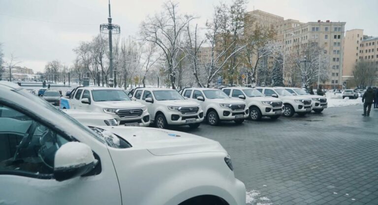 На Харківщині мобільні групи ППО для боротьби з «Шахедами» отримали пікапи