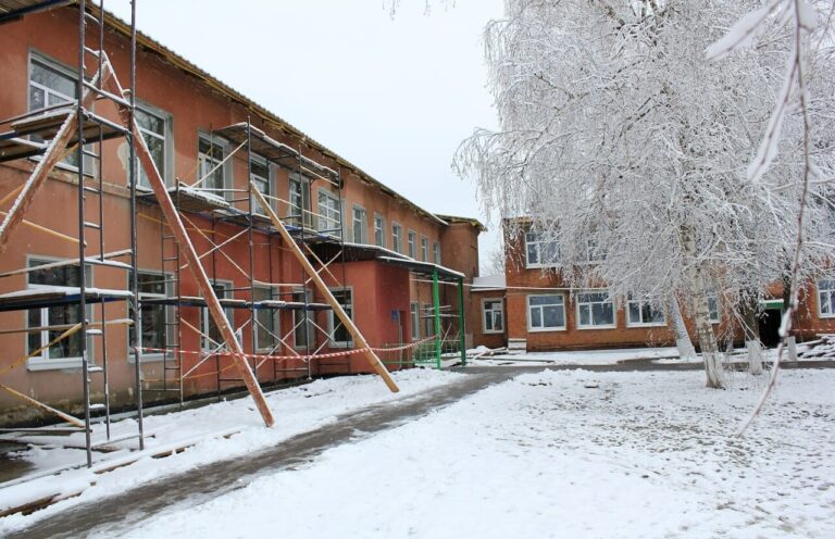 На Харківщині відбудовують заклад освіти та багатоквартирні будинки