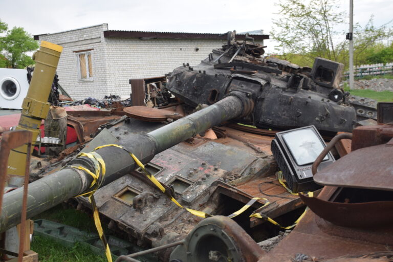 Ukrainian Military “Finished Off” Two Russian Tanks on the Kupiansk Axis After They Hit Their Own Mines