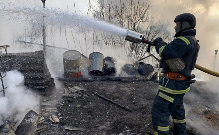 Через російські обстріли у Вовчанську сталася пожежа – фото