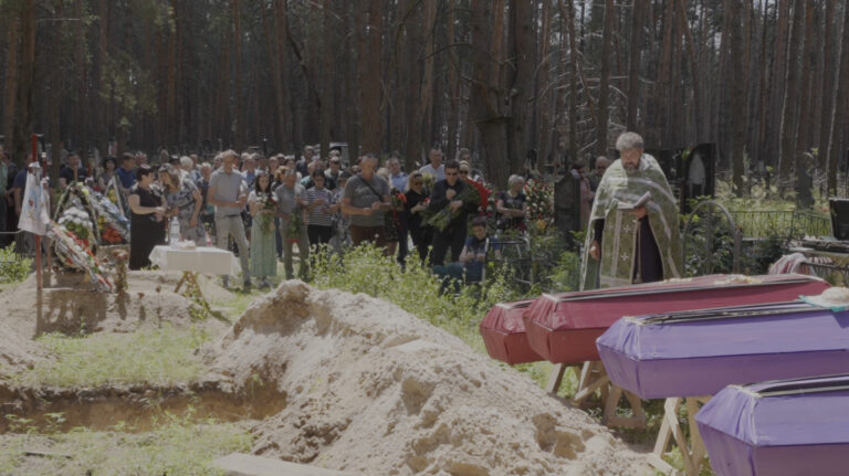 Документальний фільм про масове поховання в Ізюмі увійшов до найкращих безплатних випусків ITVX
