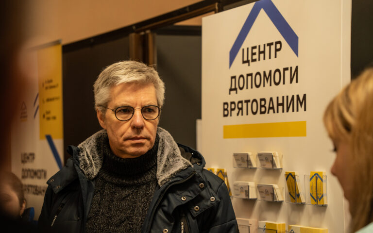«(Не)помітні історії»: посол Королівства Бельгія в Україні відвідав виставку в Харкові — фото