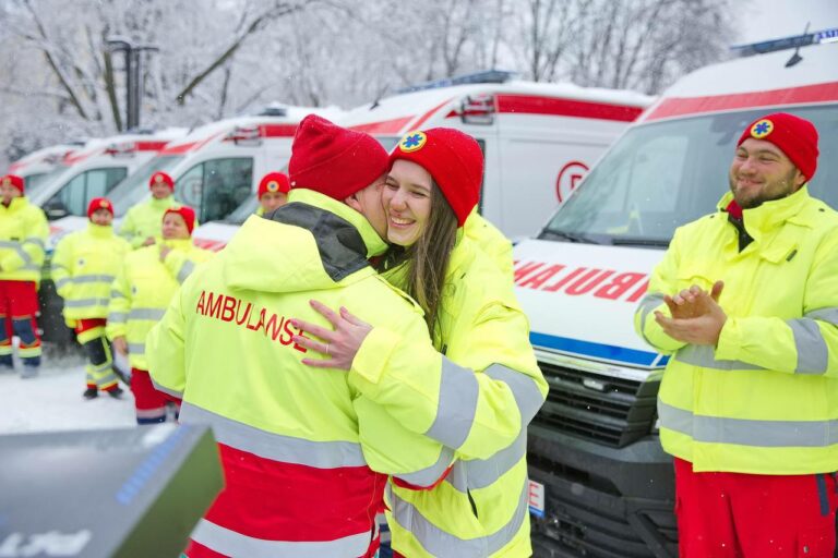 Харківщина отримала 7 автівок для екстреної меддопомоги
