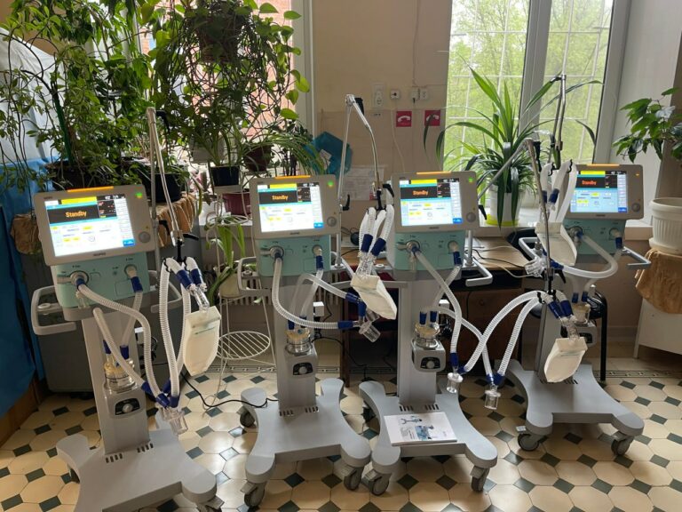 Харківська лікарня отримала сучасні апарати штучної вентиляції легенів