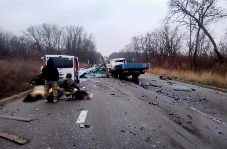 Унаслідок зіткнення трьох автівок на Харківщині 6 загиблих та 5 поранених